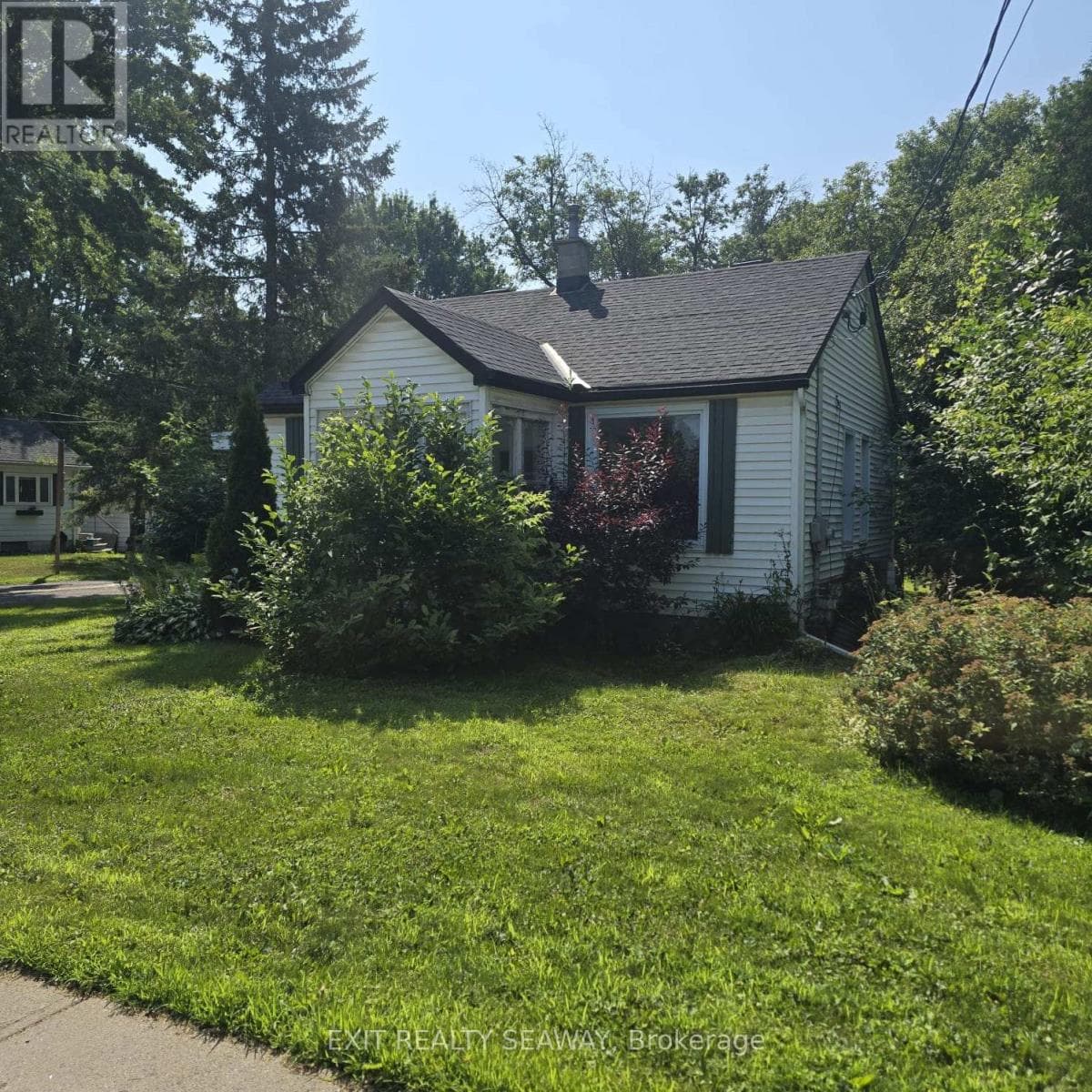 8154 VICTORIA STREET, Cornwall — photo 2