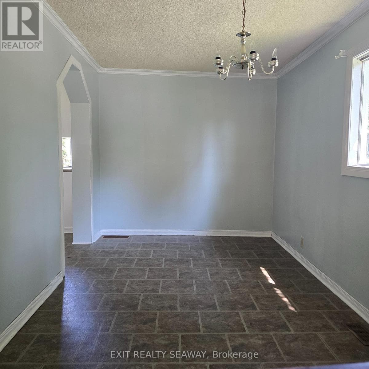 8154 VICTORIA STREET, Cornwall — photo 5