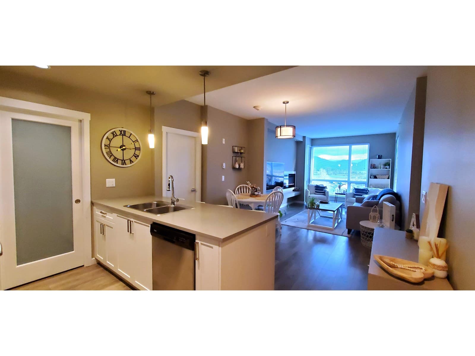 409 2242 WHATCOM ROAD, Fraser Valley