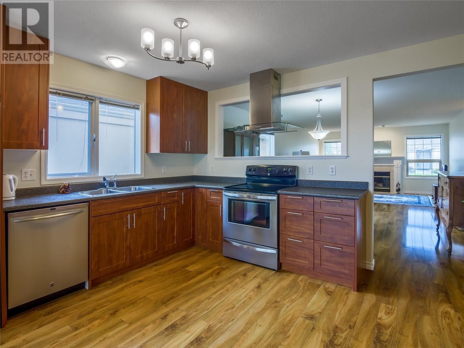 138 3333 SOUTH MAIN STREET, Interior REALTORS® — photo 3
