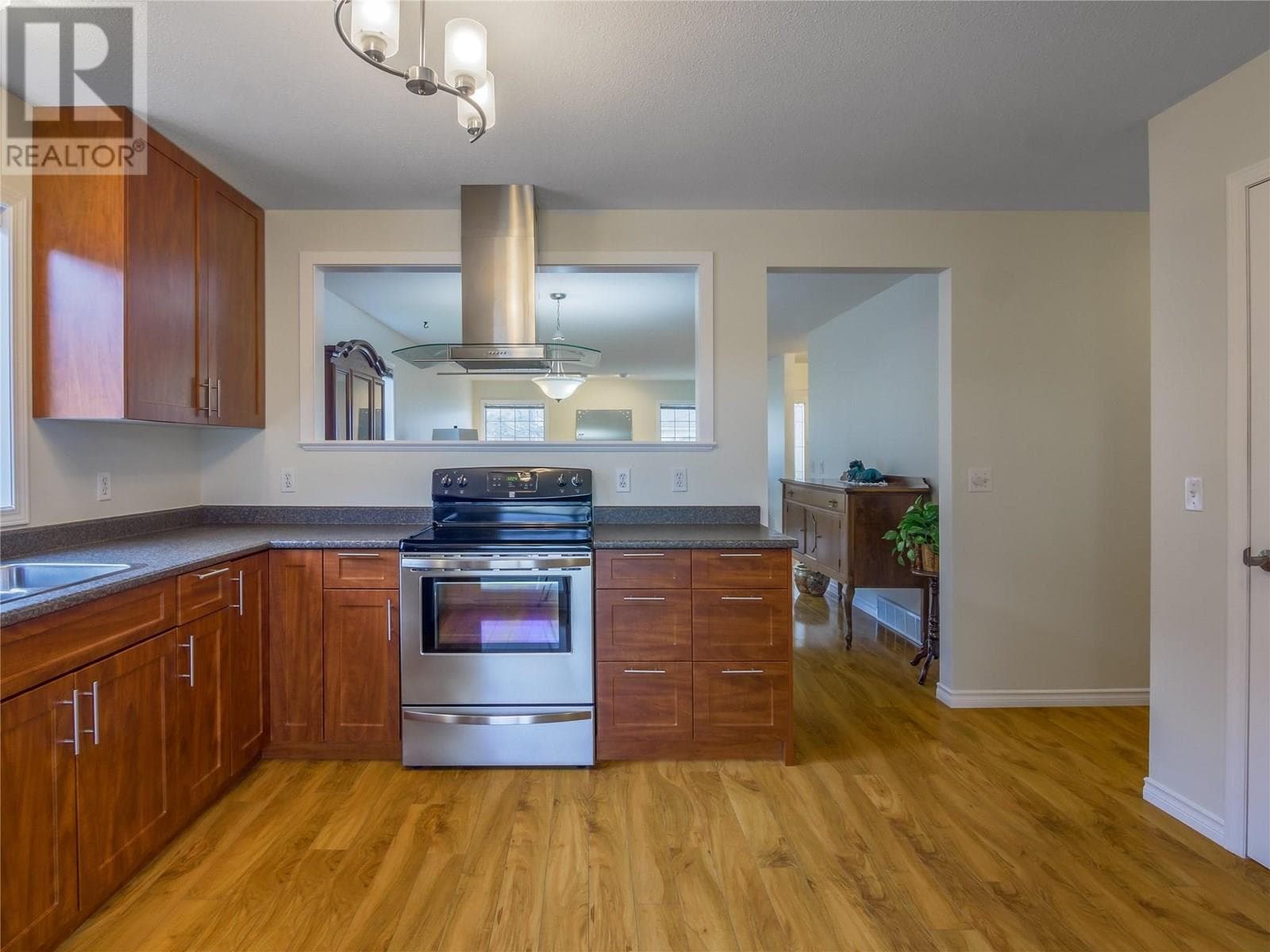 138 3333 SOUTH MAIN STREET, Interior REALTORS® — photo 4