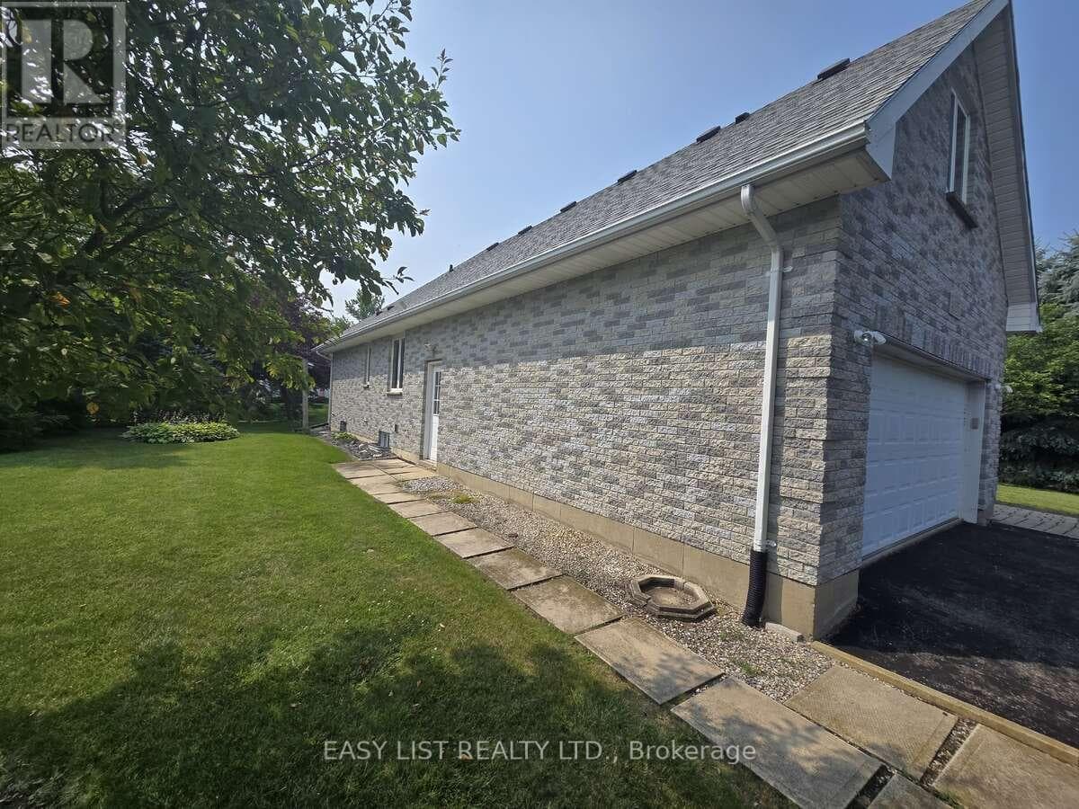 4335 BLUEPOINT DRIVE — photo 4
