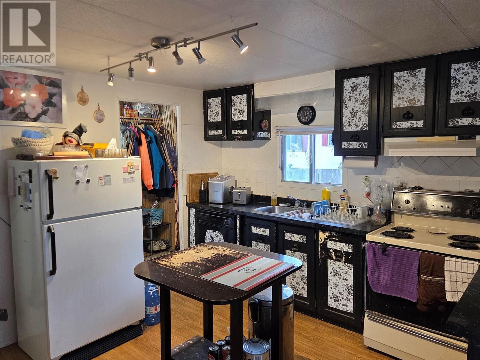 1529 MAIN STREET, Interior REALTORS® — photo 3