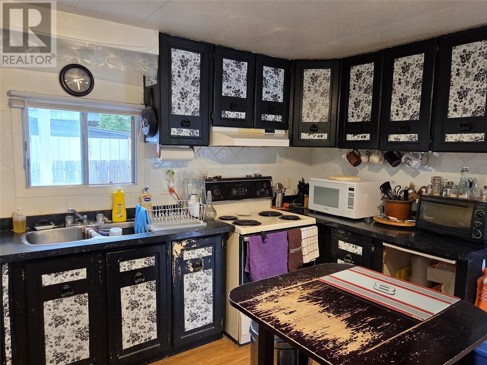 1529 MAIN STREET, Interior REALTORS® — photo 2