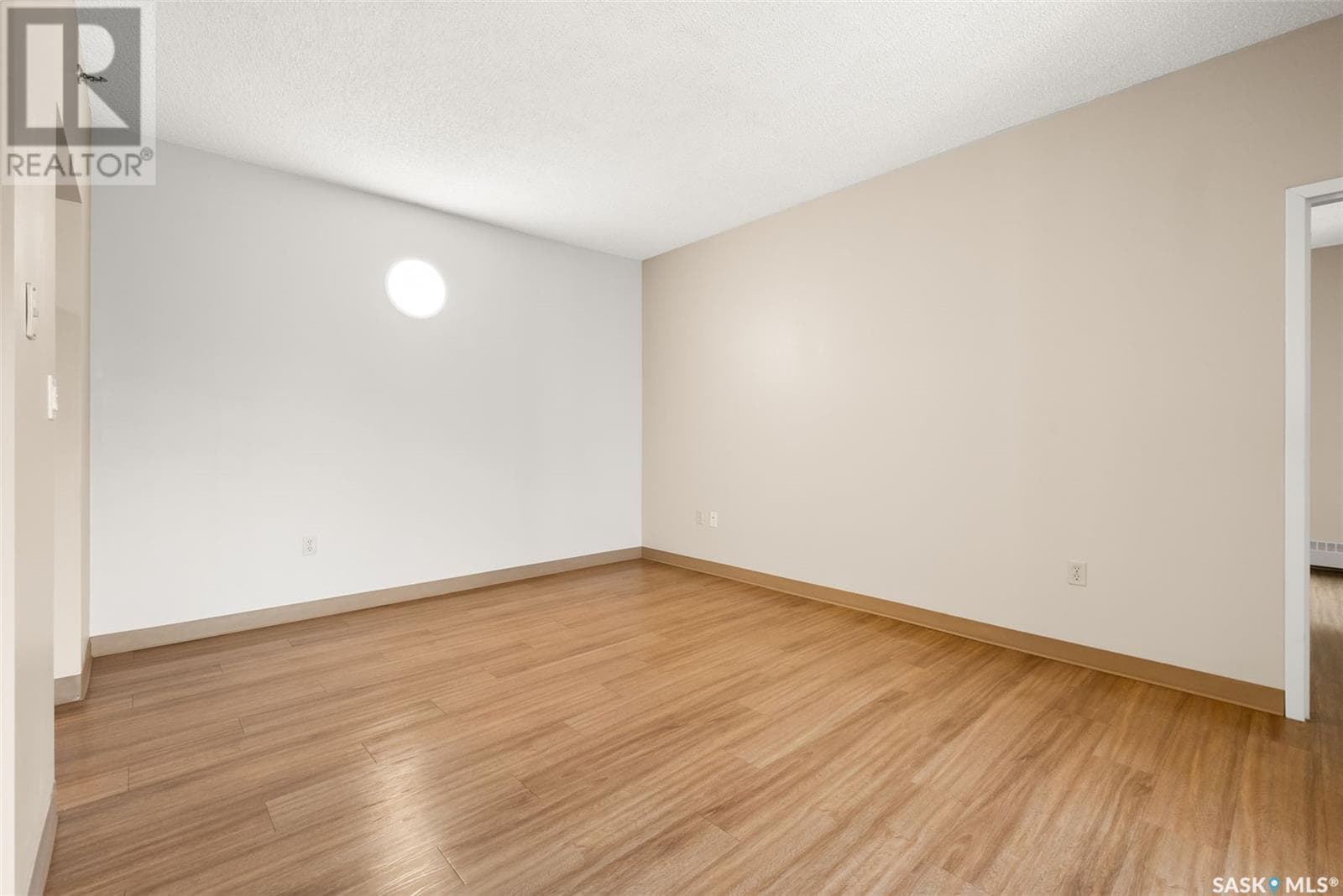 #408 3225 13th AVENUE — photo 3
