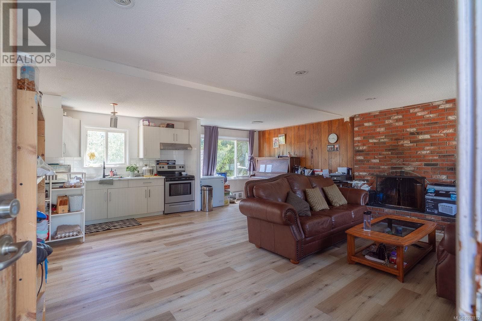 7405 LANTZVILLE ROAD, Vancouver Island — photo 2