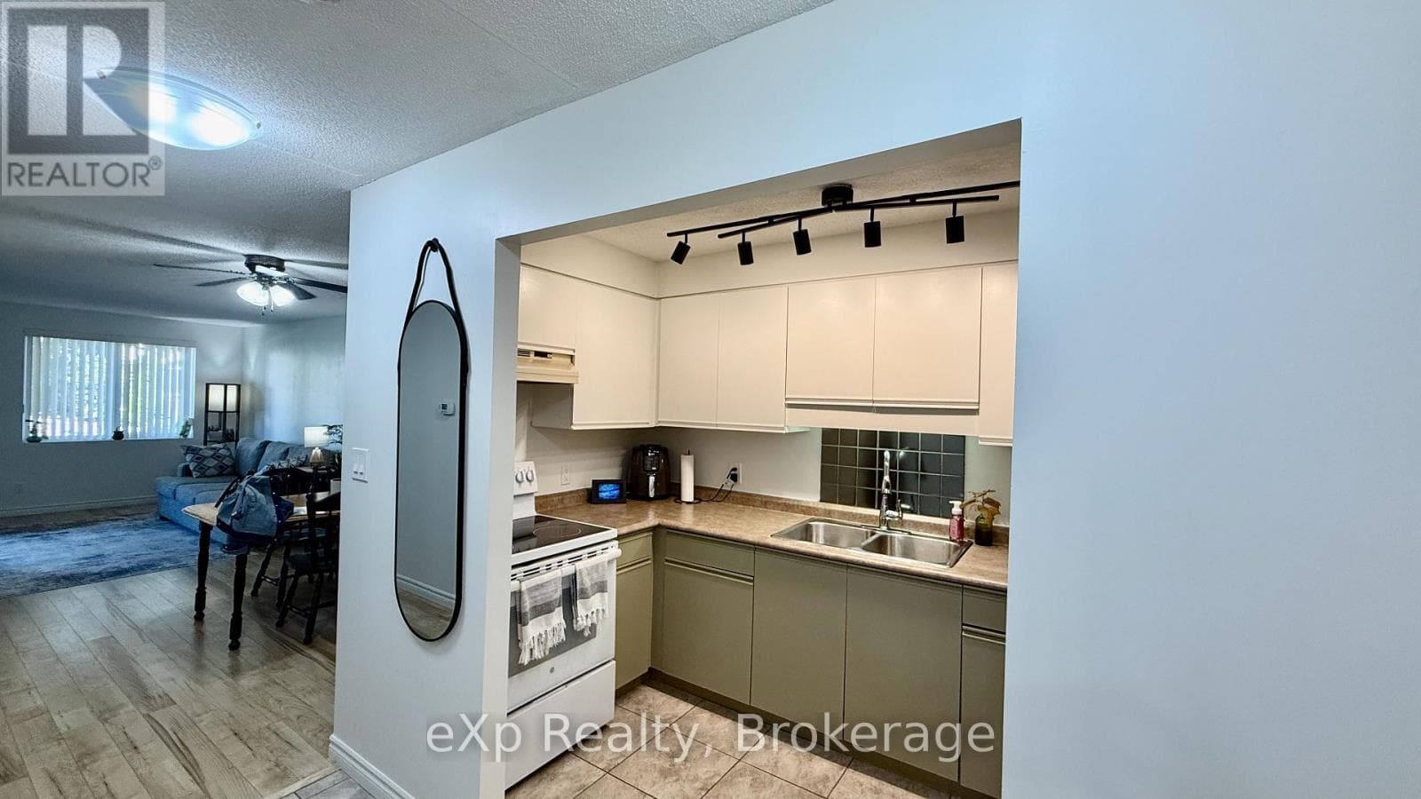 105 - 536 11TH AVENUE E, OnePoint — photo 5