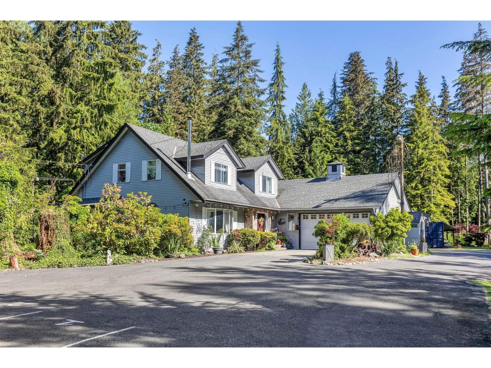 10851 GREENWOOD DRIVE in Municipal Forest