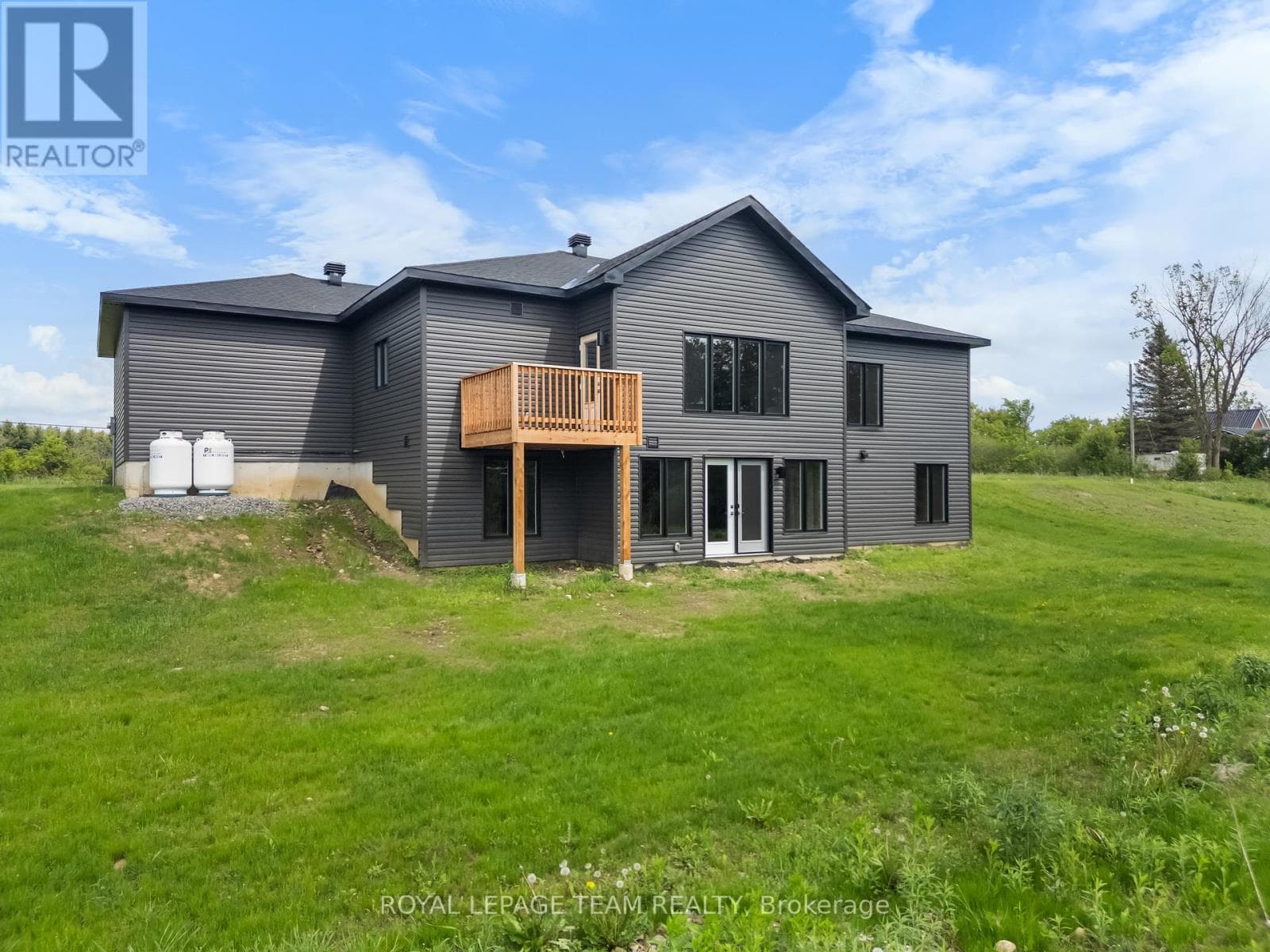 465 PIONEER ROAD — photo 4
