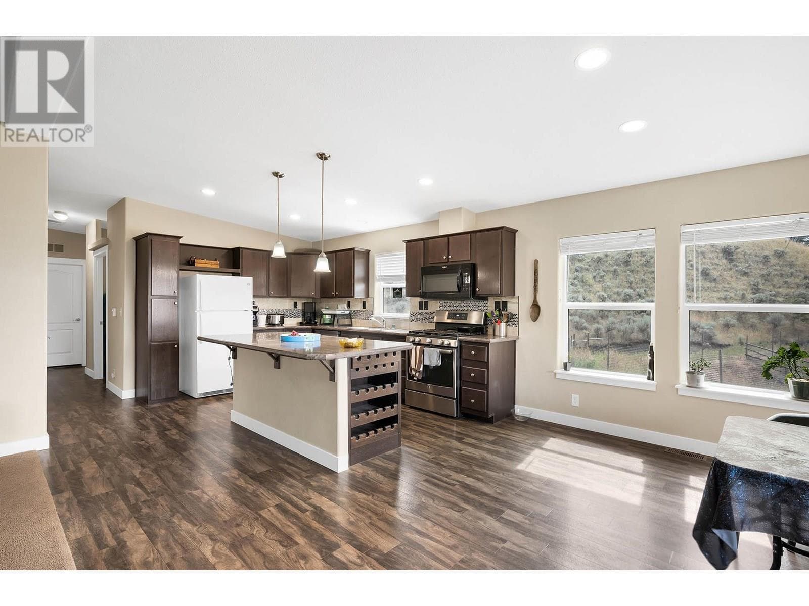 840 DEER DRIVE, Interior REALTORS® — photo 4