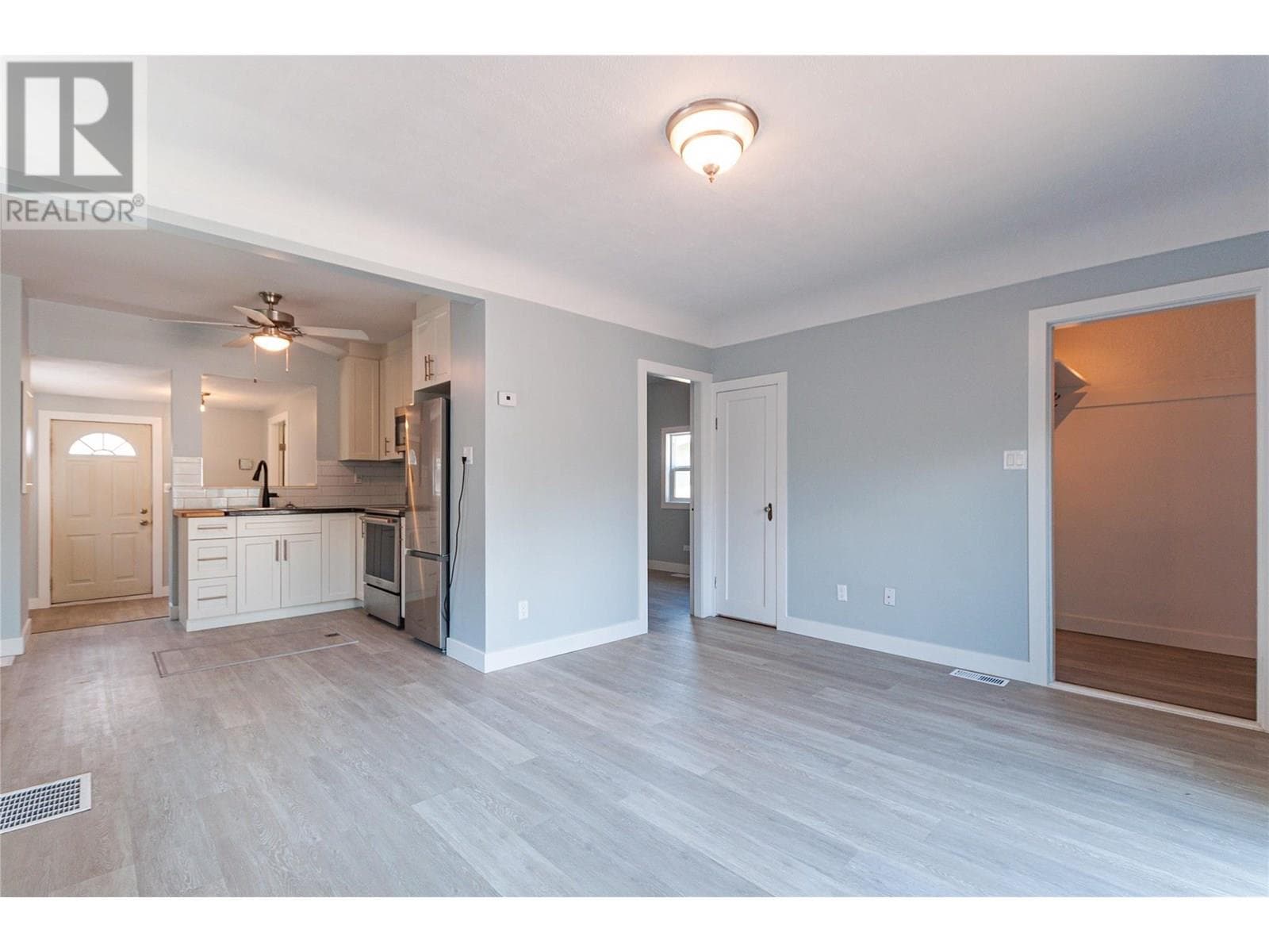 669 HAYWOOD STREET, Interior REALTORS® — photo 2
