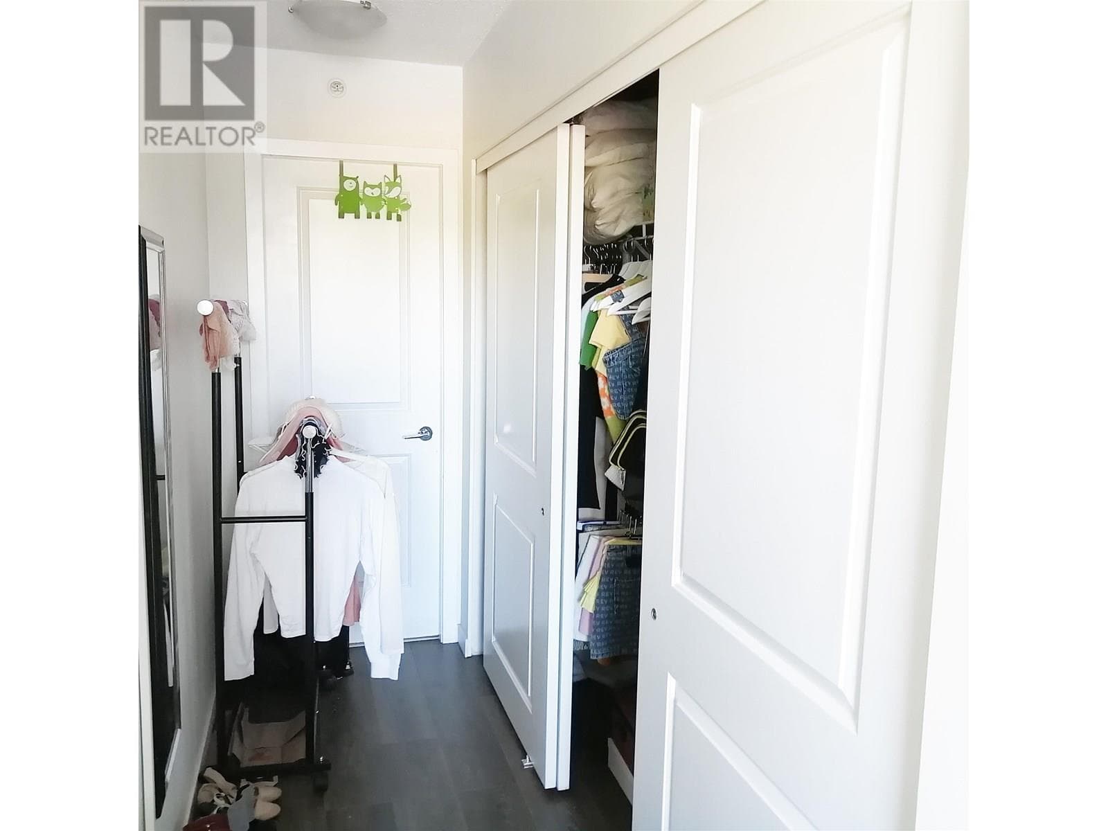 708 814 ROYAL AVENUE in Downtown