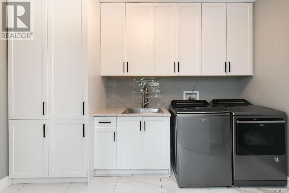 2390 BARBARA ROAD — photo 3
