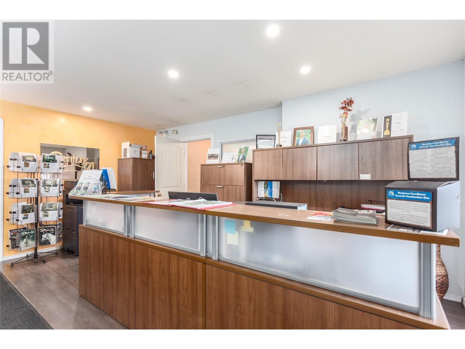 2143 Shuswap Avenue, Interior REALTORS® — photo 3