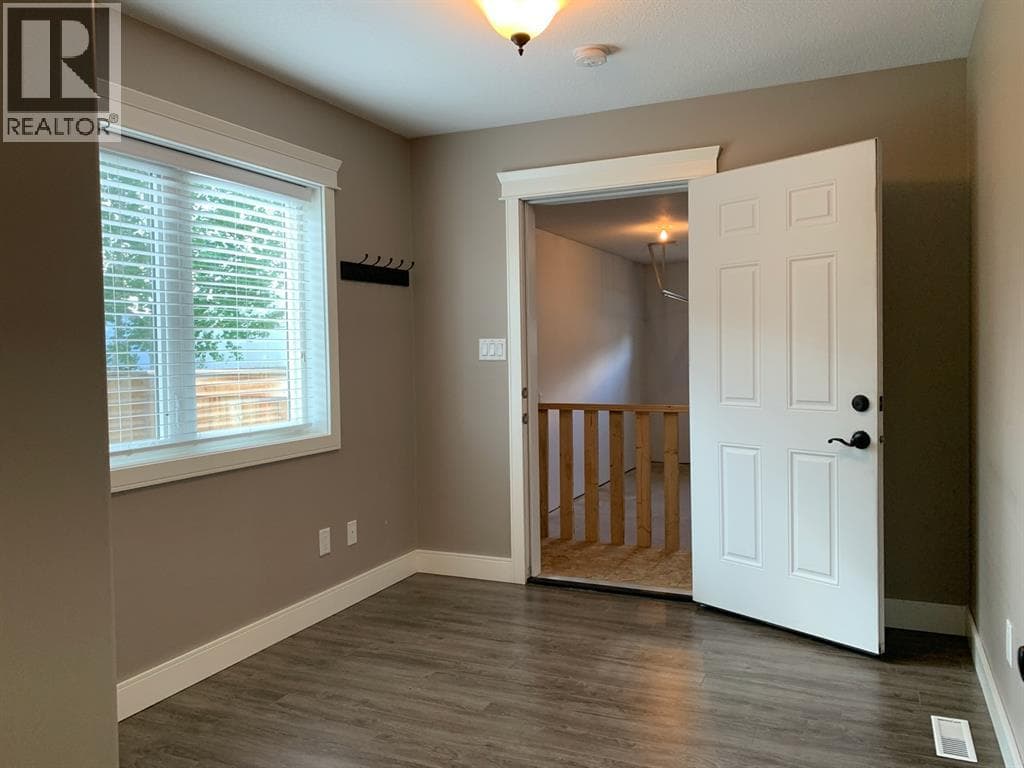 4920 52 AVENUE — photo 3