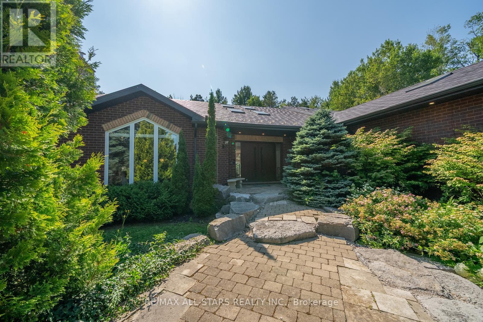 64 WOODBRIDGE CIRCLE, Toronto — photo 3