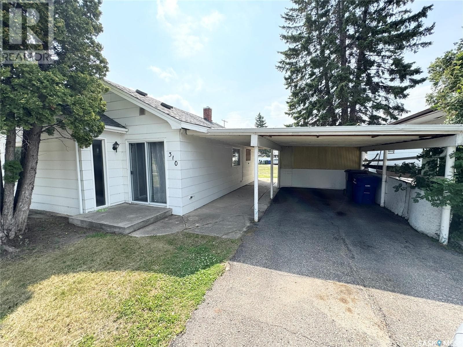 310 Maple ROAD E, Saskatchewan — photo 2