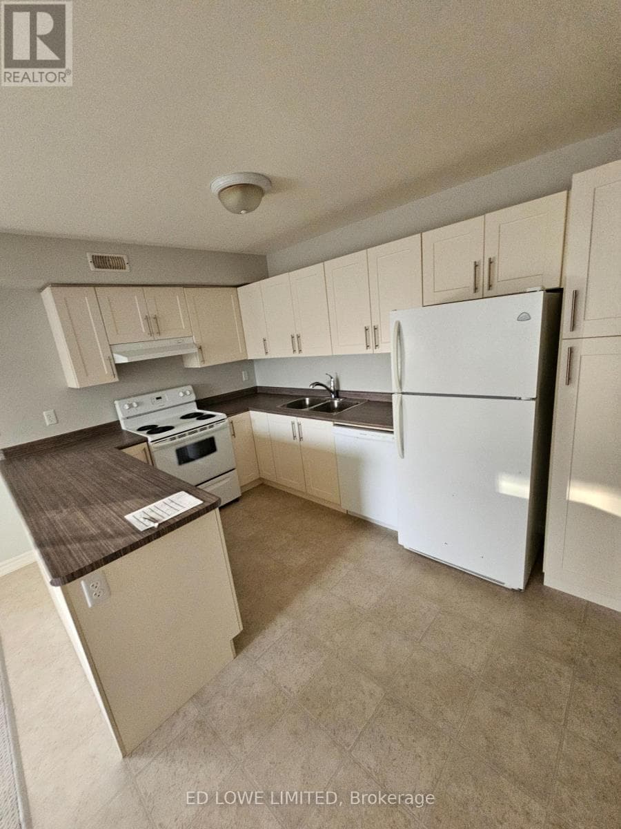 82 FITTONS ROAD E, Toronto — photo 3