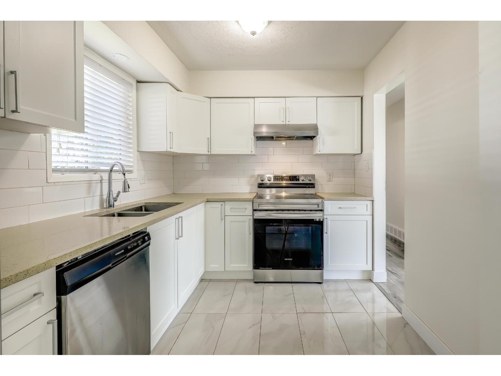 35085 MCEWEN AVENUE, Fraser Valley — photo 2
