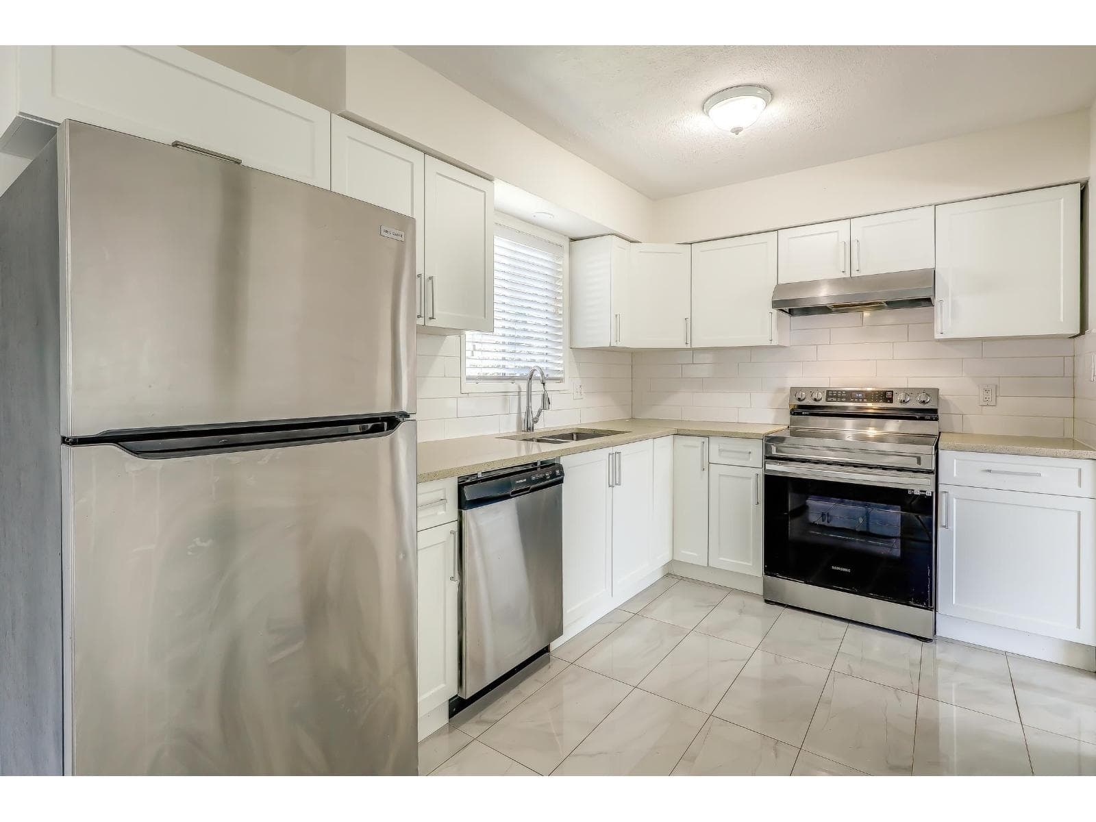 35085 MCEWEN AVENUE, Fraser Valley — photo 3