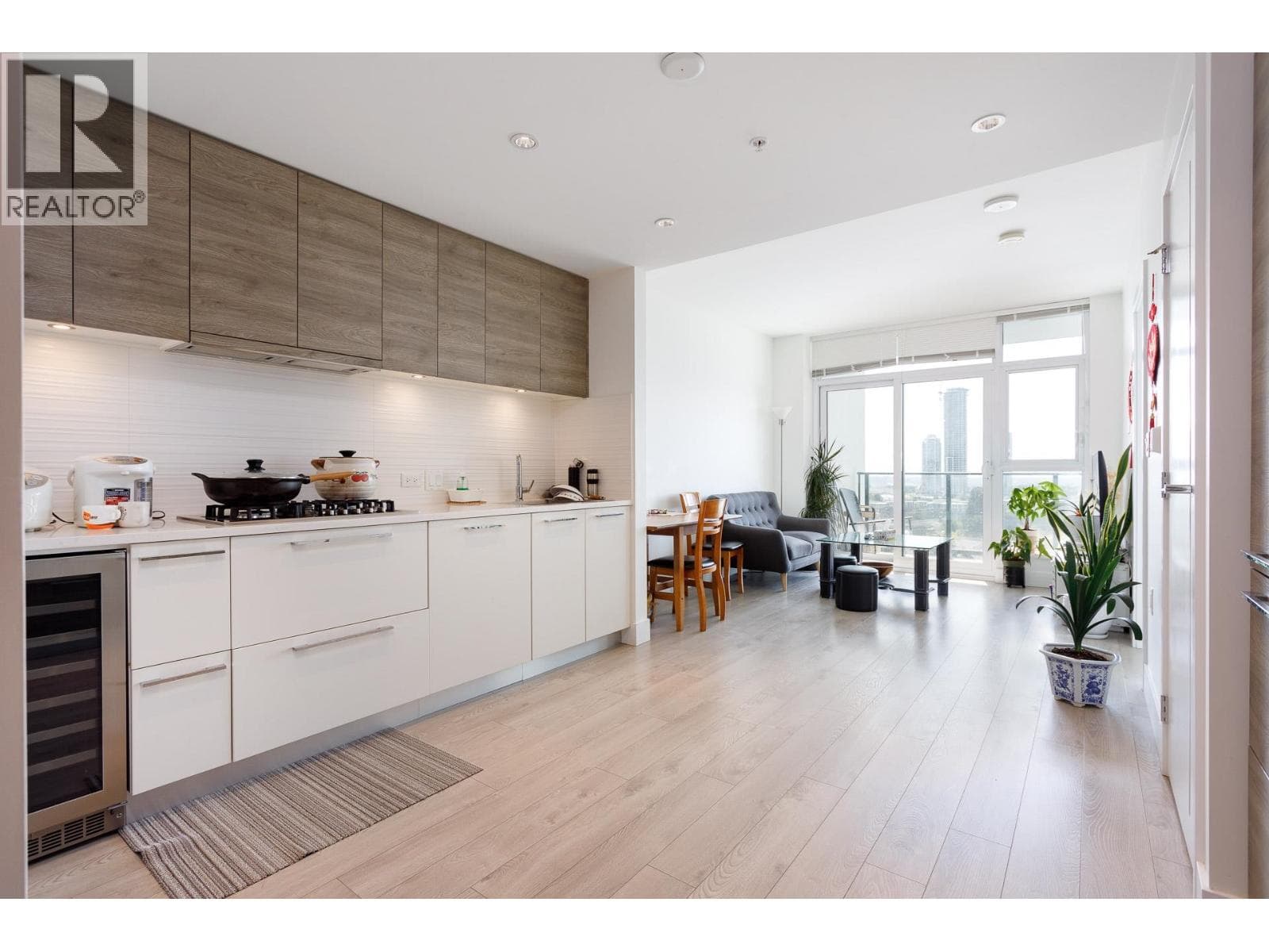 609 7388 KINGSWAY STREET, Greater Vancouver — photo 3