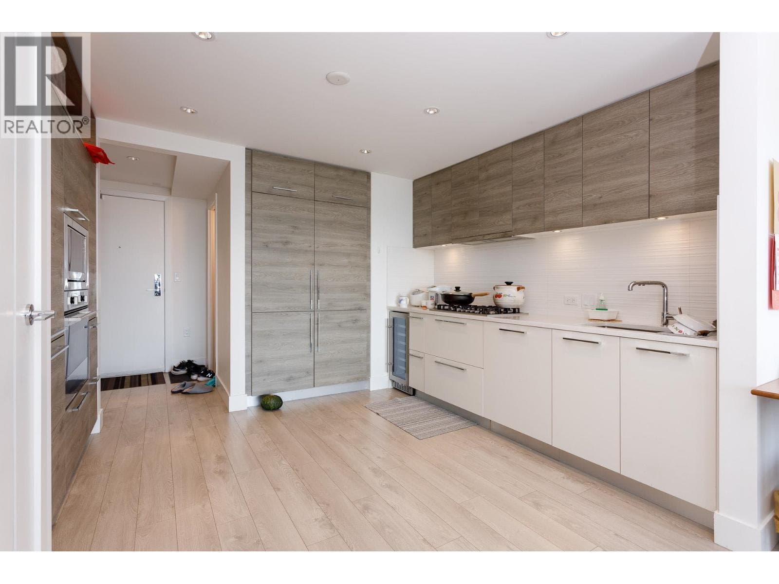 609 7388 KINGSWAY STREET, Greater Vancouver — photo 5