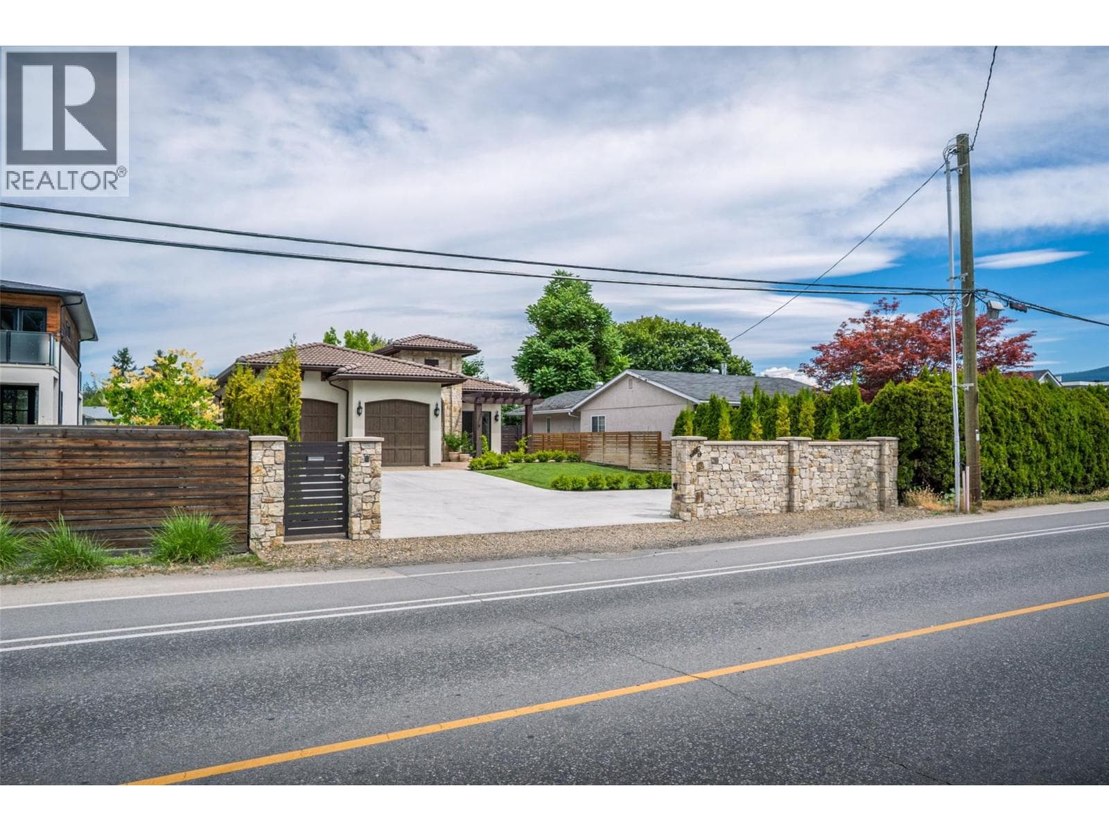 3567 LAKESHORE ROAD, Interior REALTORS® — photo 5