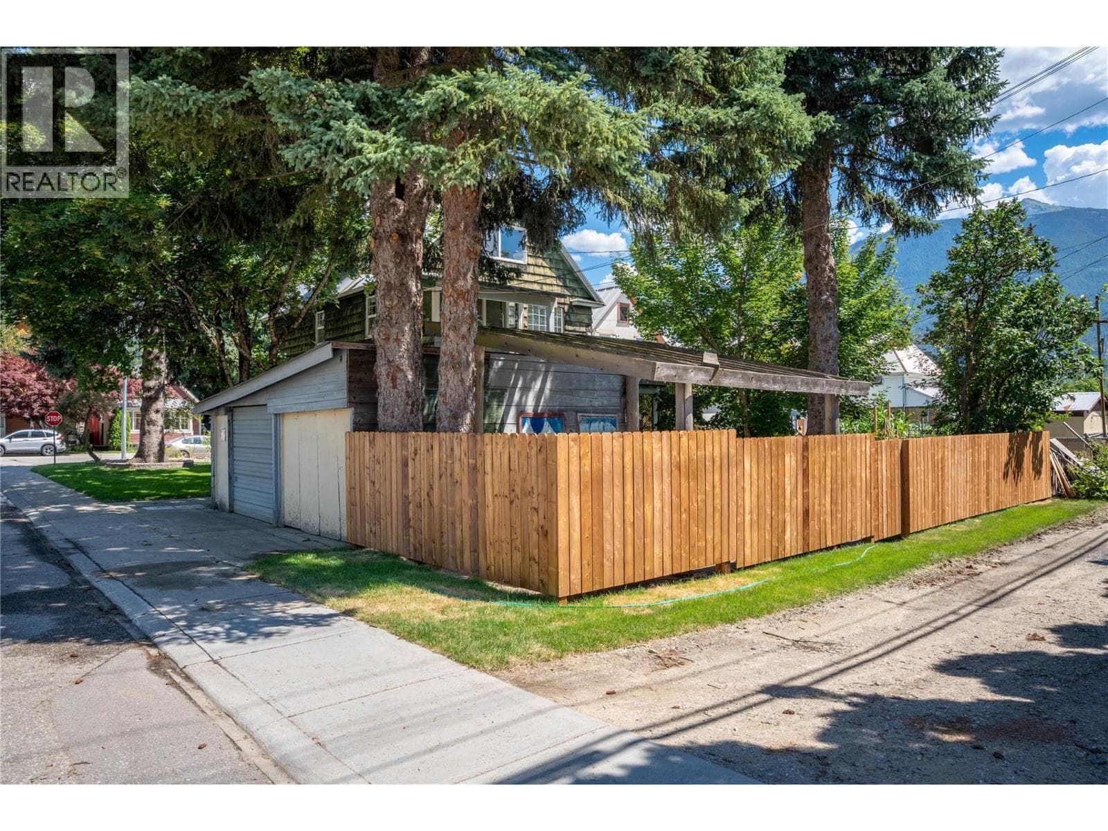 503 THIRD STREET EAST, Interior REALTORS® — photo 4