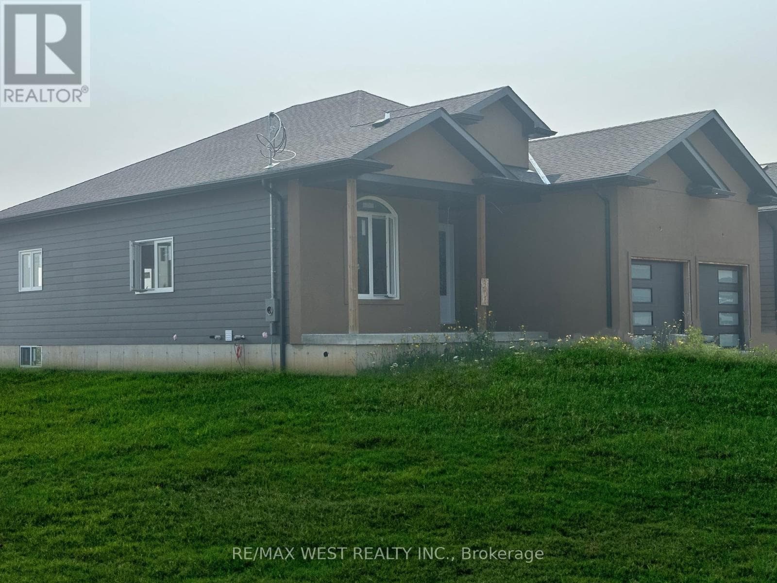 215 FORLER STREET — photo 2
