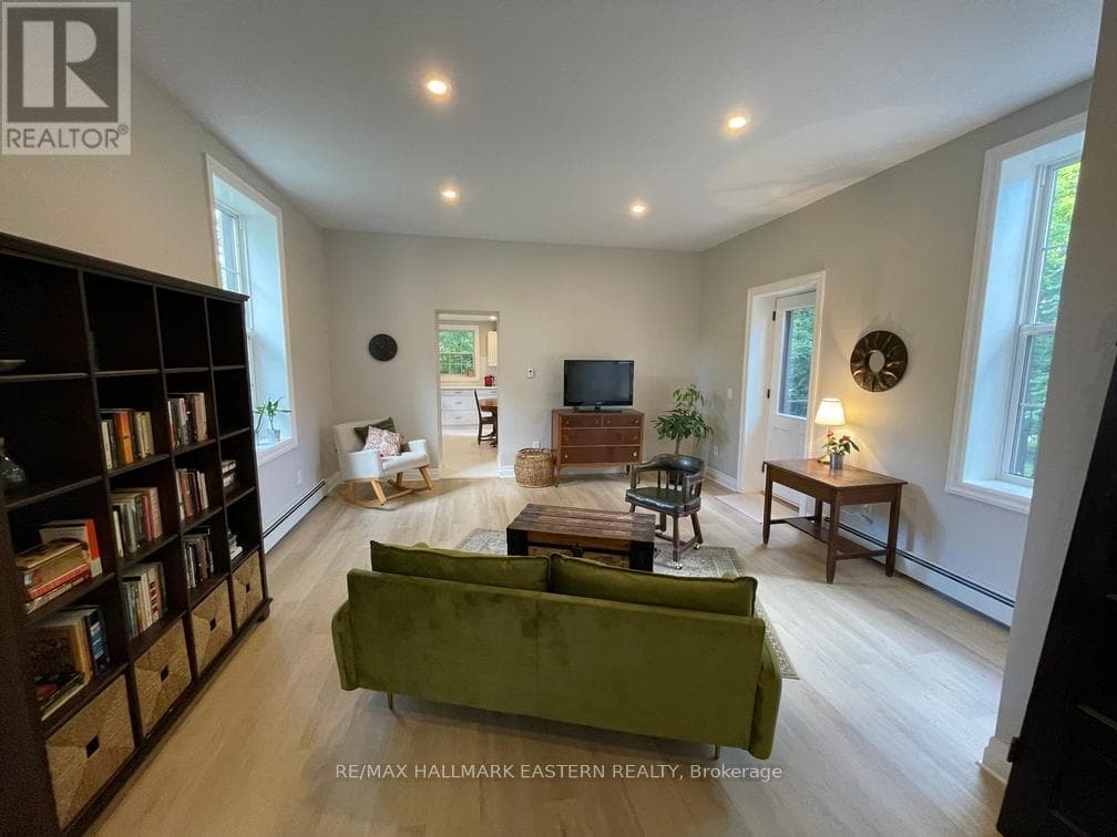 236 BURNHAM STREET, Central Lakes — photo 5