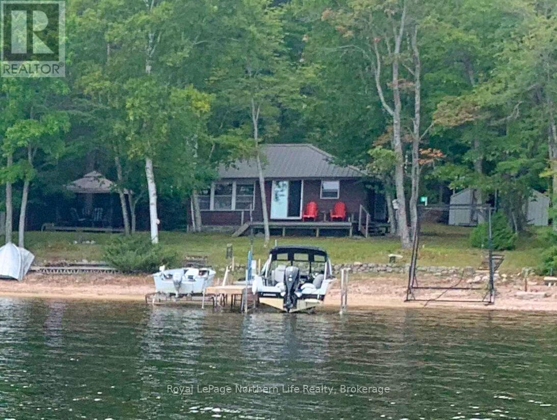 16 MUSKIE BAY LAKE NIPISSING in 