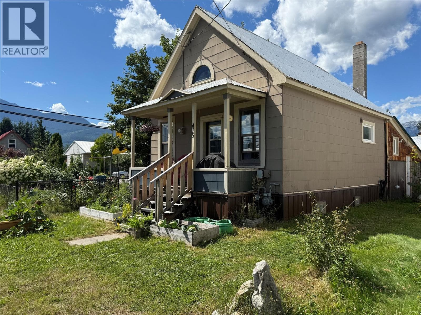 415 Downie Street in 