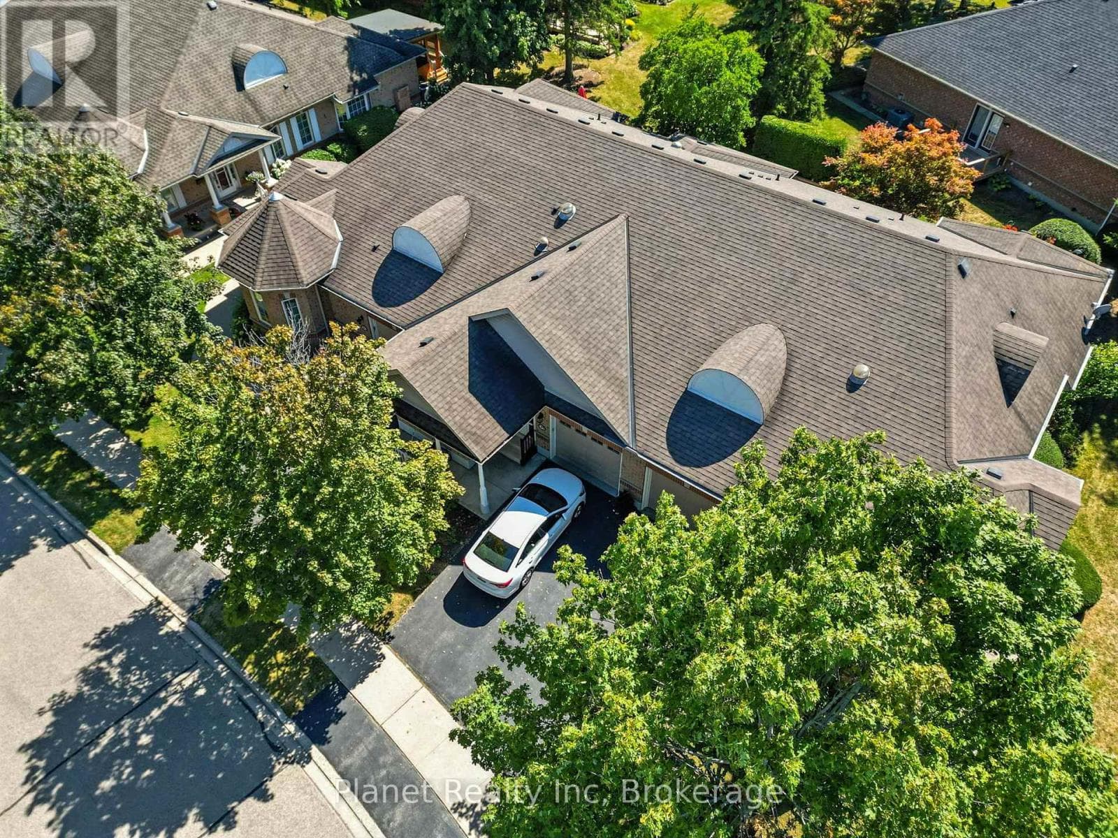 19 VILLAGE GREEN DRIVE — photo 4