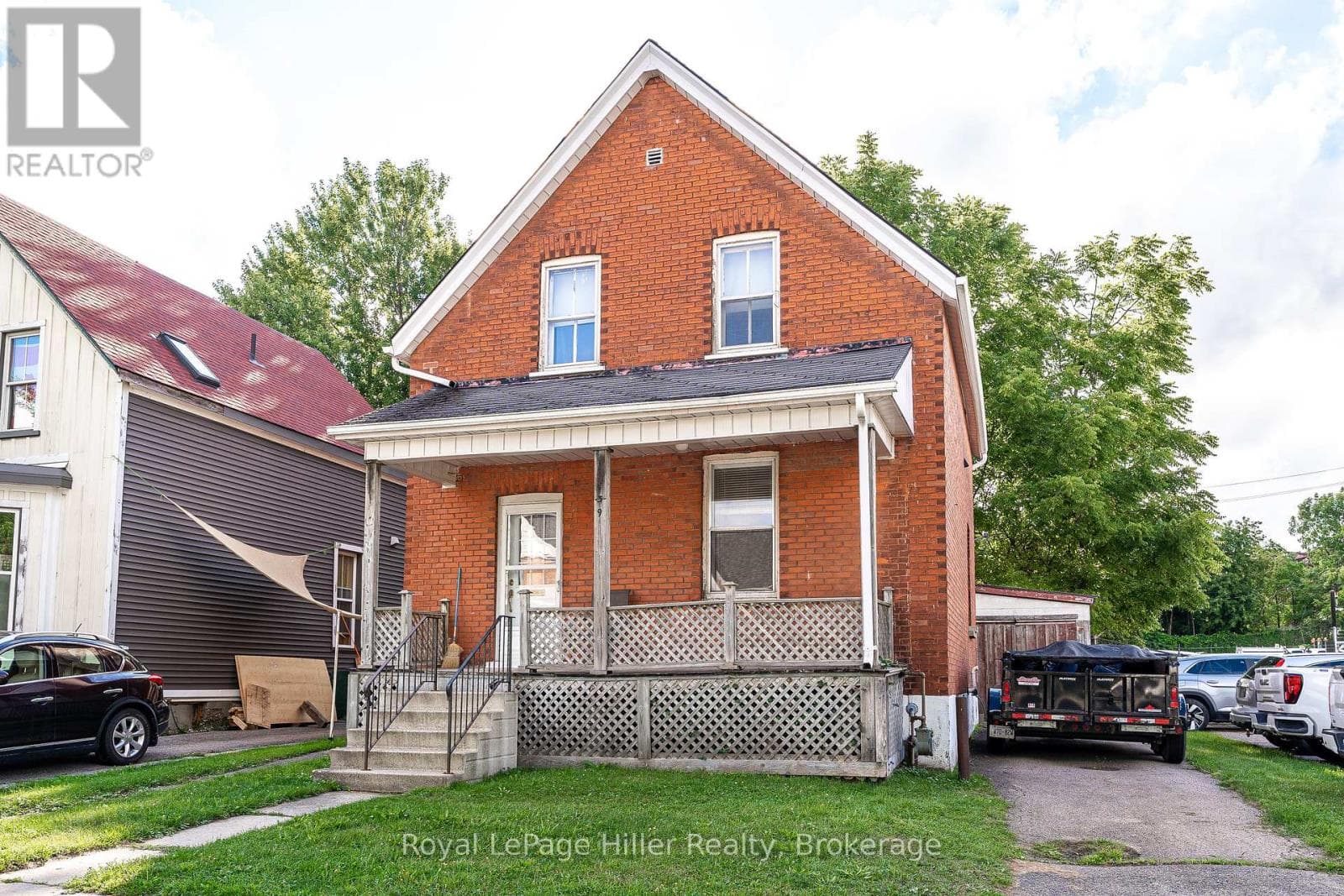 139 WELLINGTON STREET — photo 2