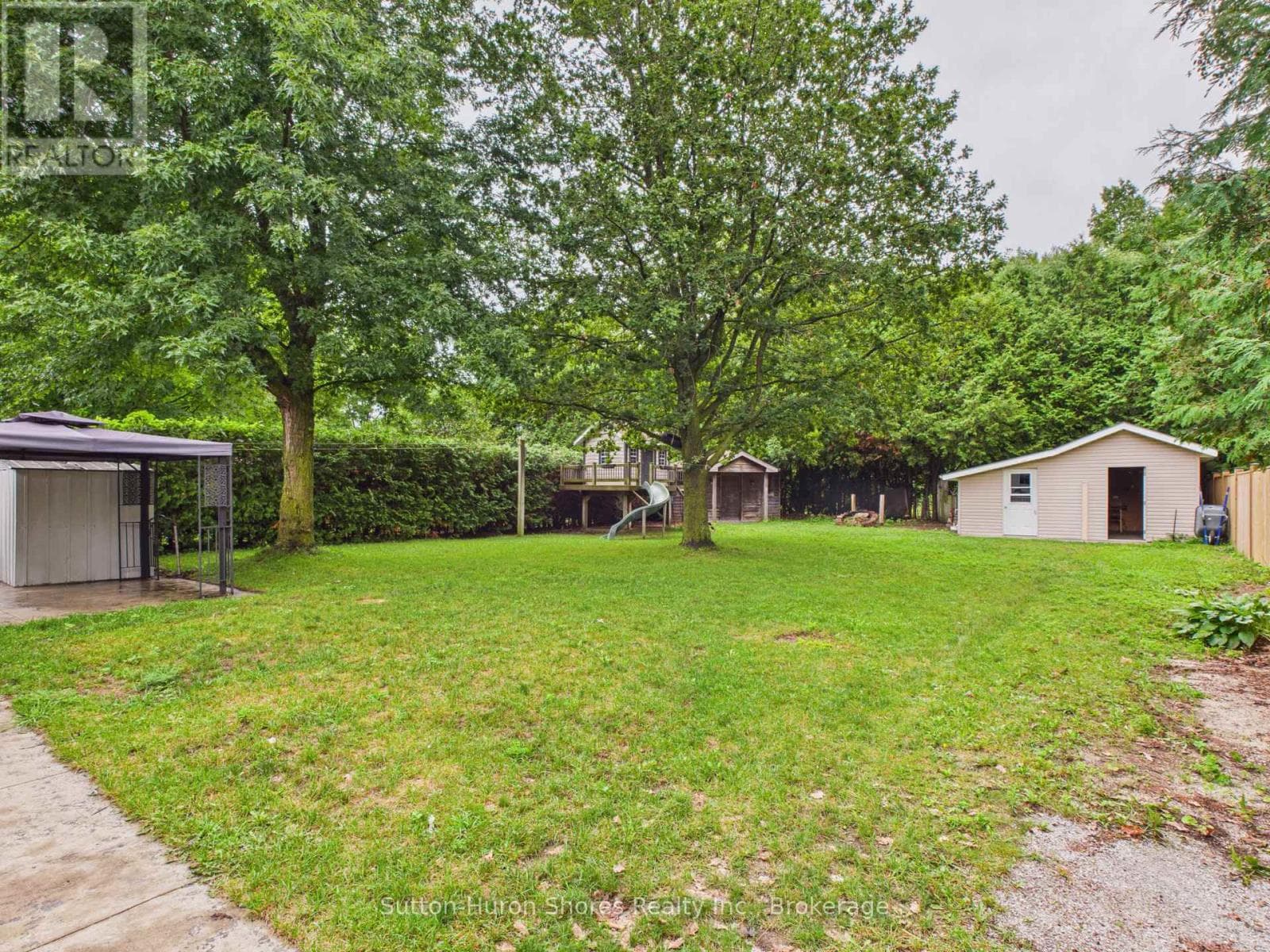 1049 WELLINGTON STREET — photo 4