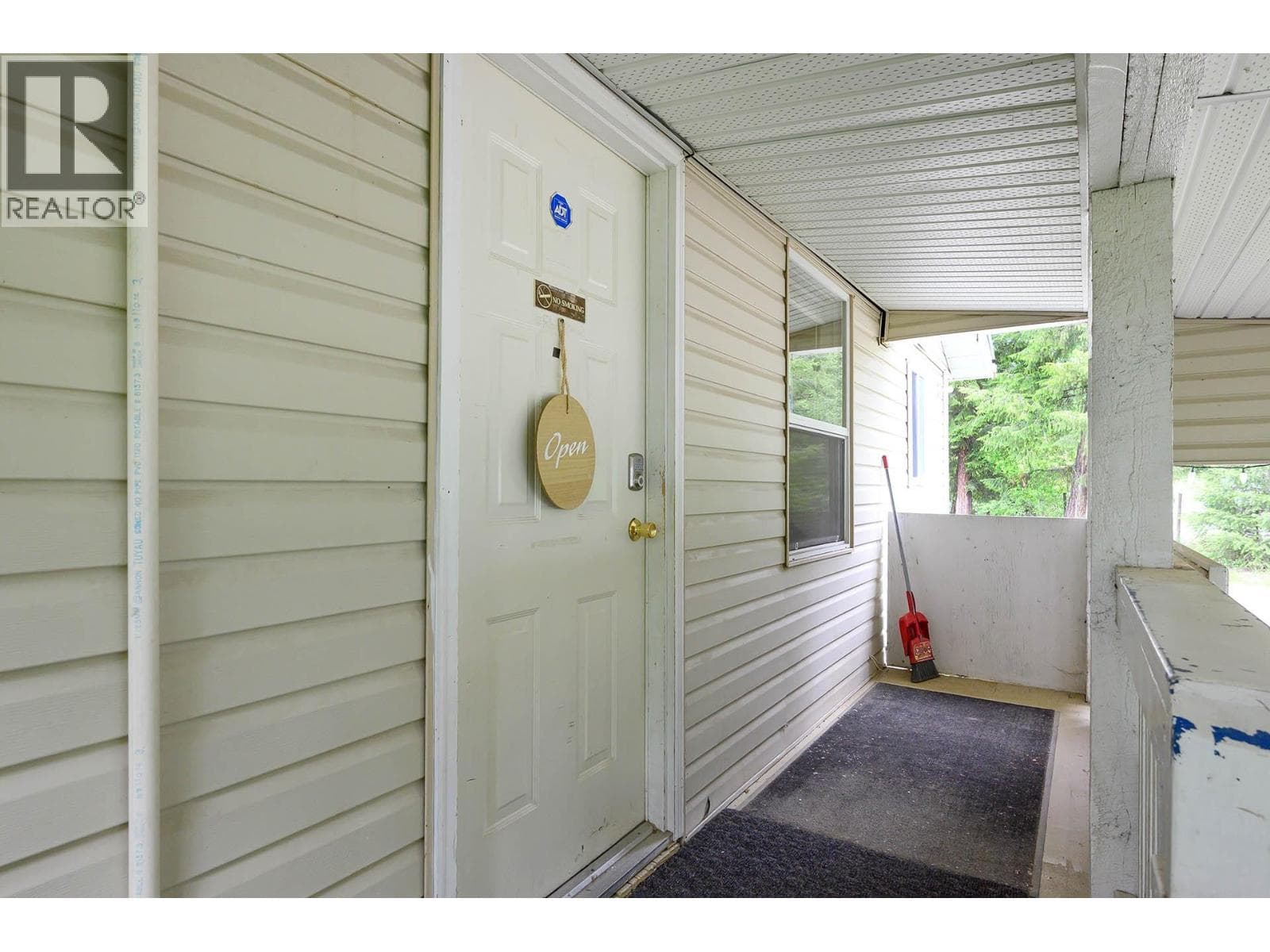 32 OLD N THOMPSON  E Highway, Interior REALTORS® — photo 4