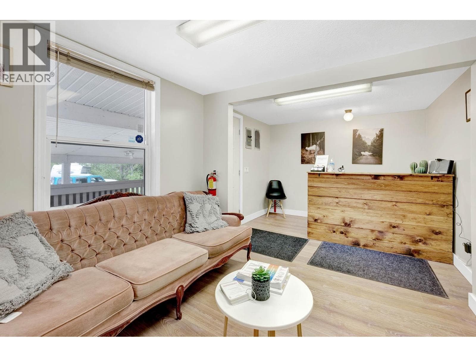 32 OLD N THOMPSON  E Highway, Interior REALTORS® — photo 5