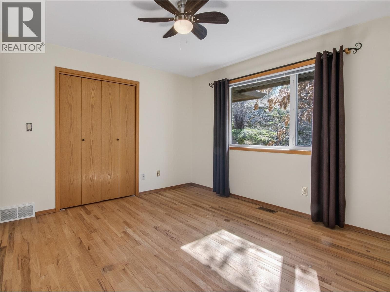 192 LAKEHILL ROAD, Interior REALTORS® — photo 3