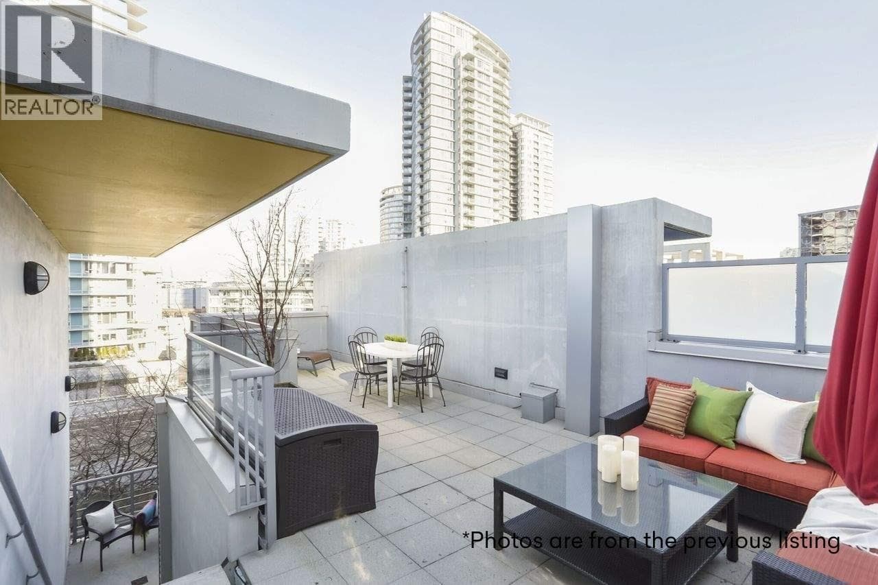 112 DUNSMUIR STREET in Downtown