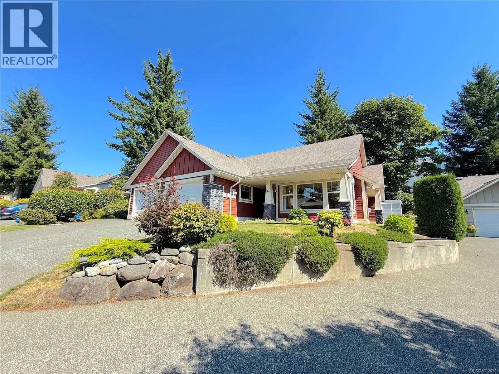 6 769 Merecroft Rd in 