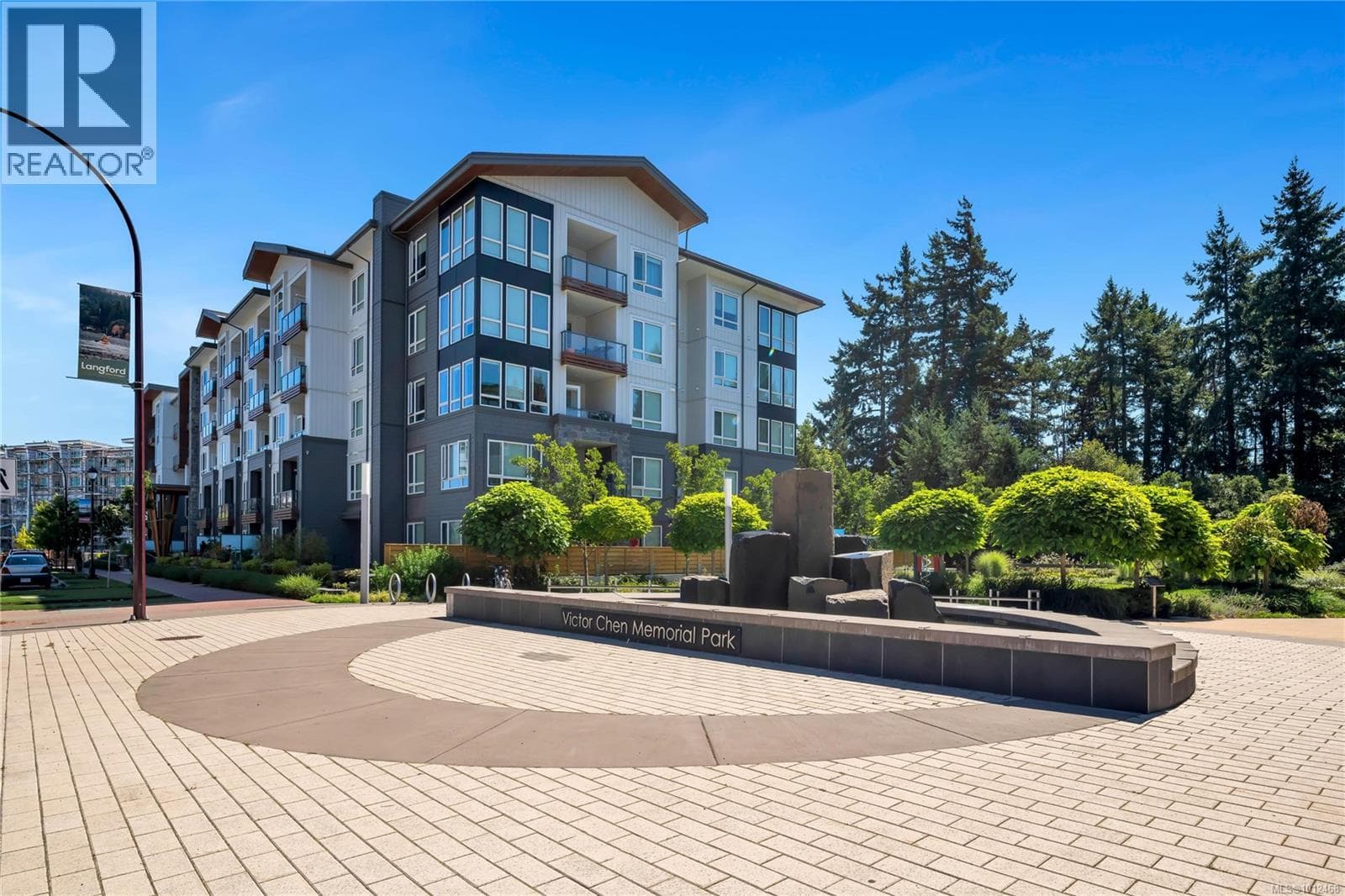 312 940 REUNION Ave, Victoria — photo 2