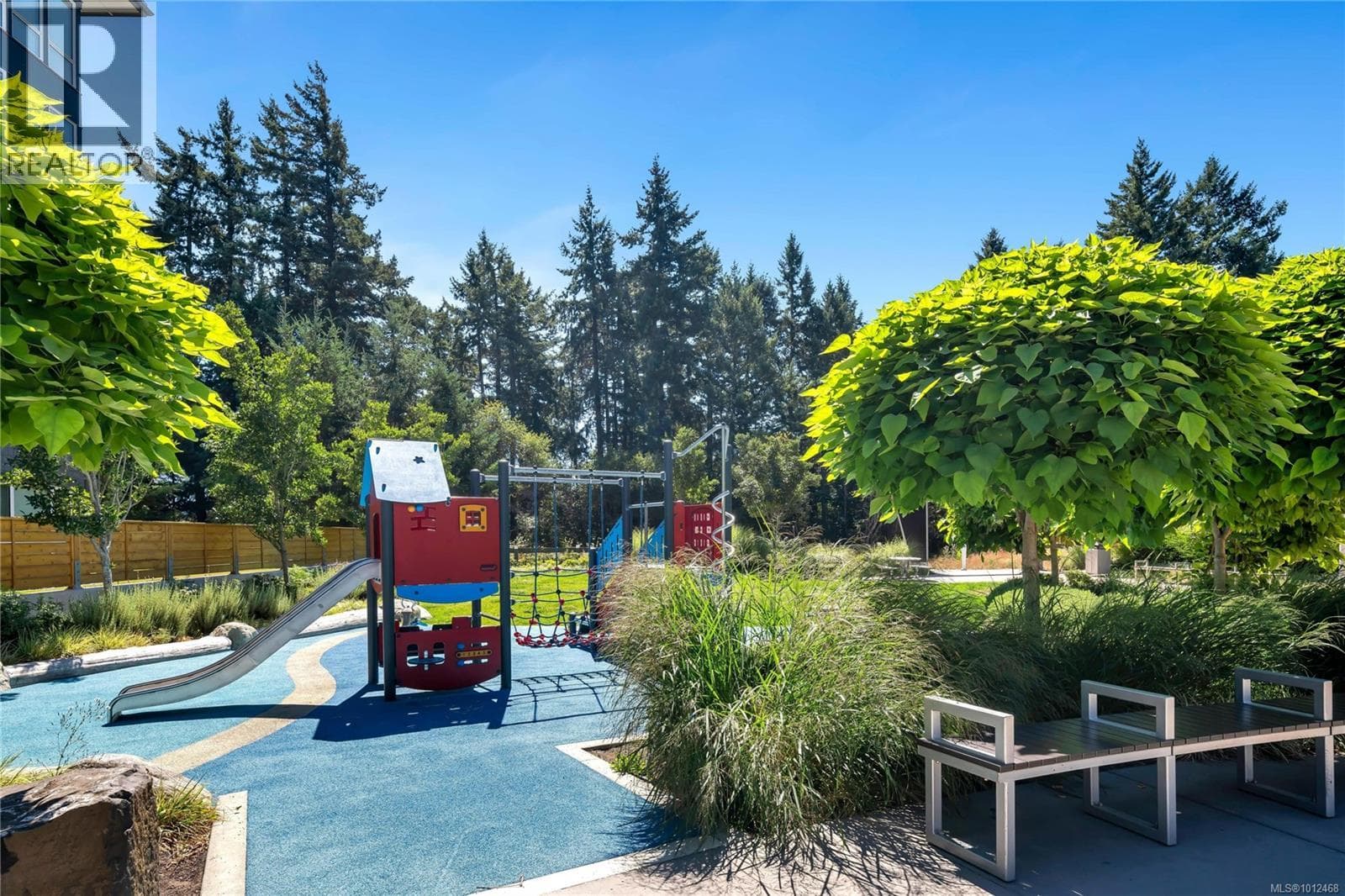 312 940 REUNION Ave, Victoria — photo 3