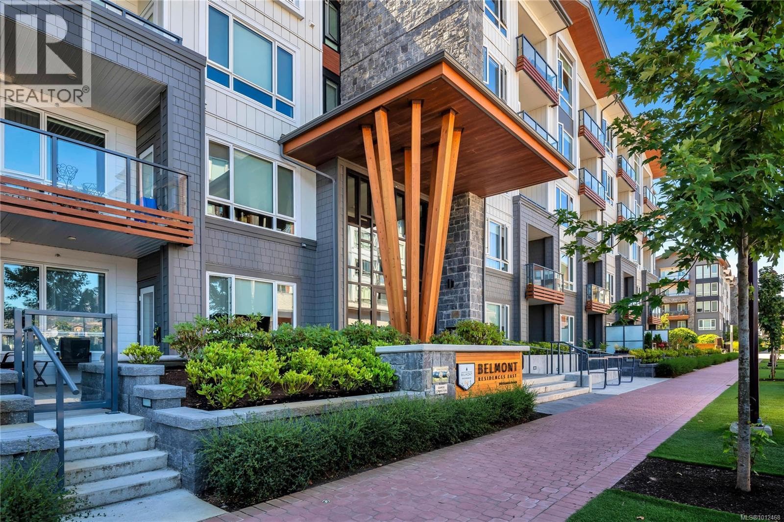 312 940 REUNION Ave, Victoria — photo 4