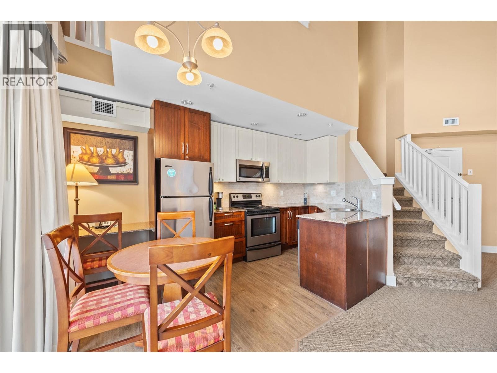 12811 Lakeshore Drive S Unit# 633/634, Interior REALTORS® — photo 4