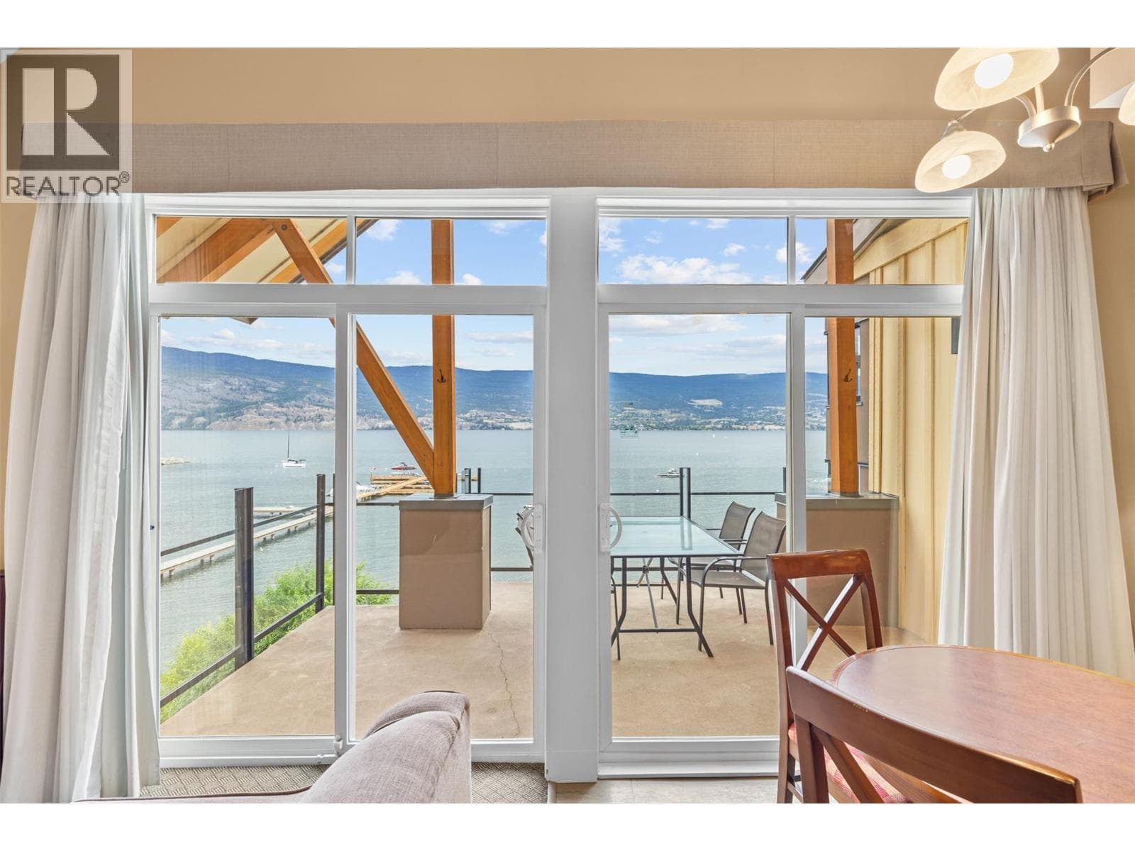 12811 Lakeshore Drive S Unit# 633/634, Interior REALTORS® — photo 2