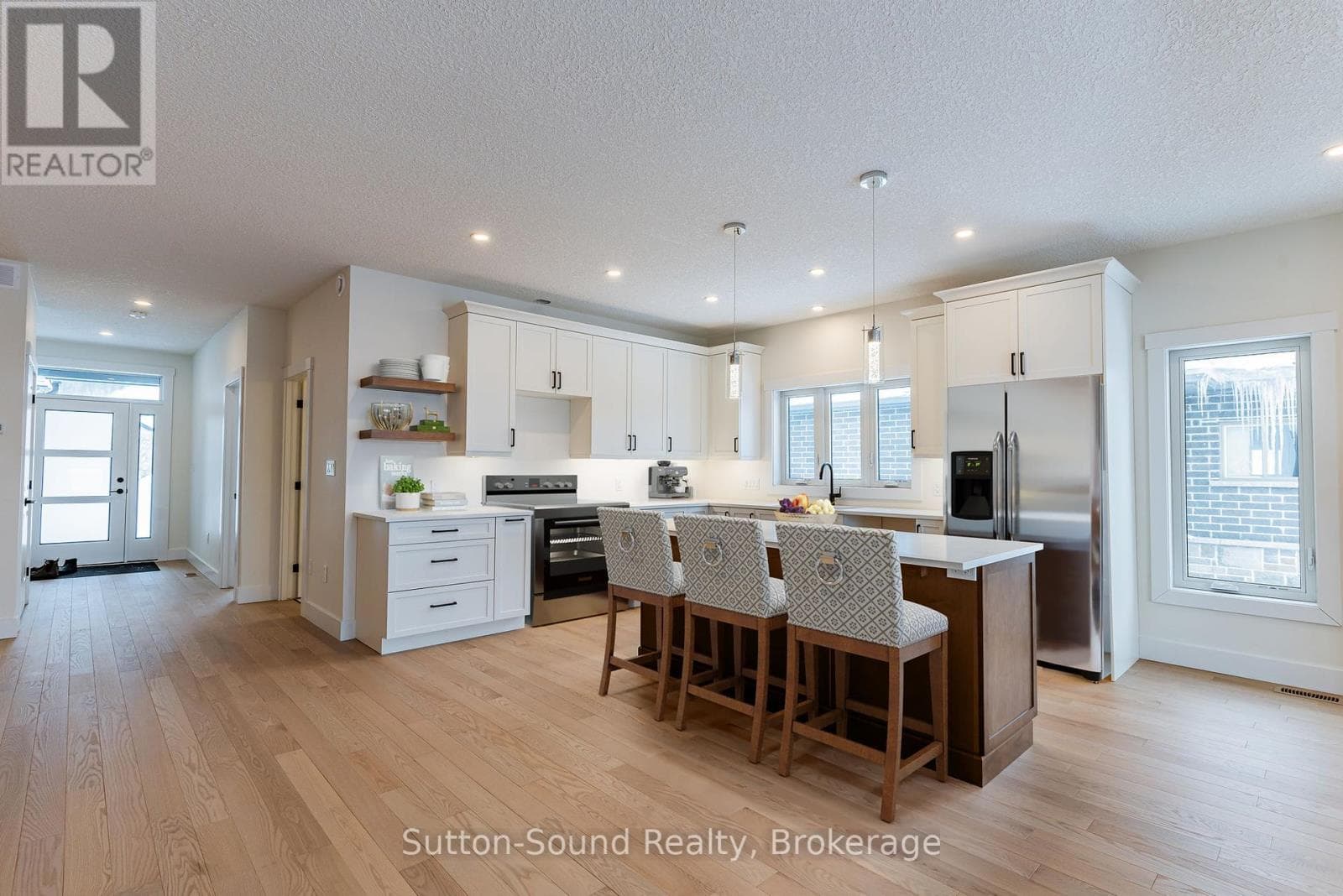 325 6TH AVENUE WEST, OnePoint — photo 2