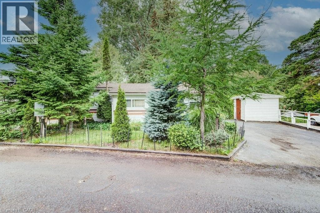 691 OAK Crescent, Cornerstone — photo 2