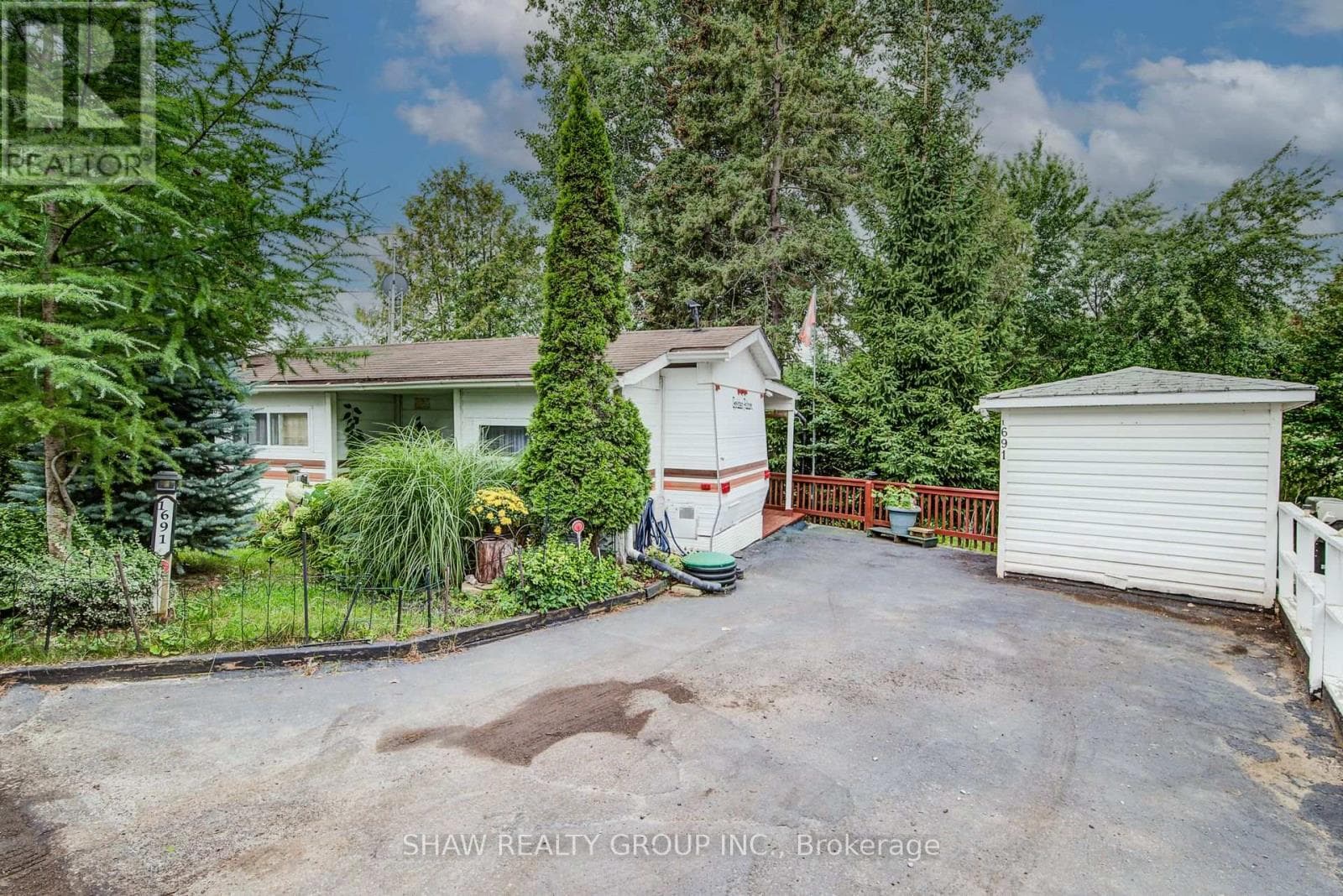 691 OAK CRESCENT in South East Galt