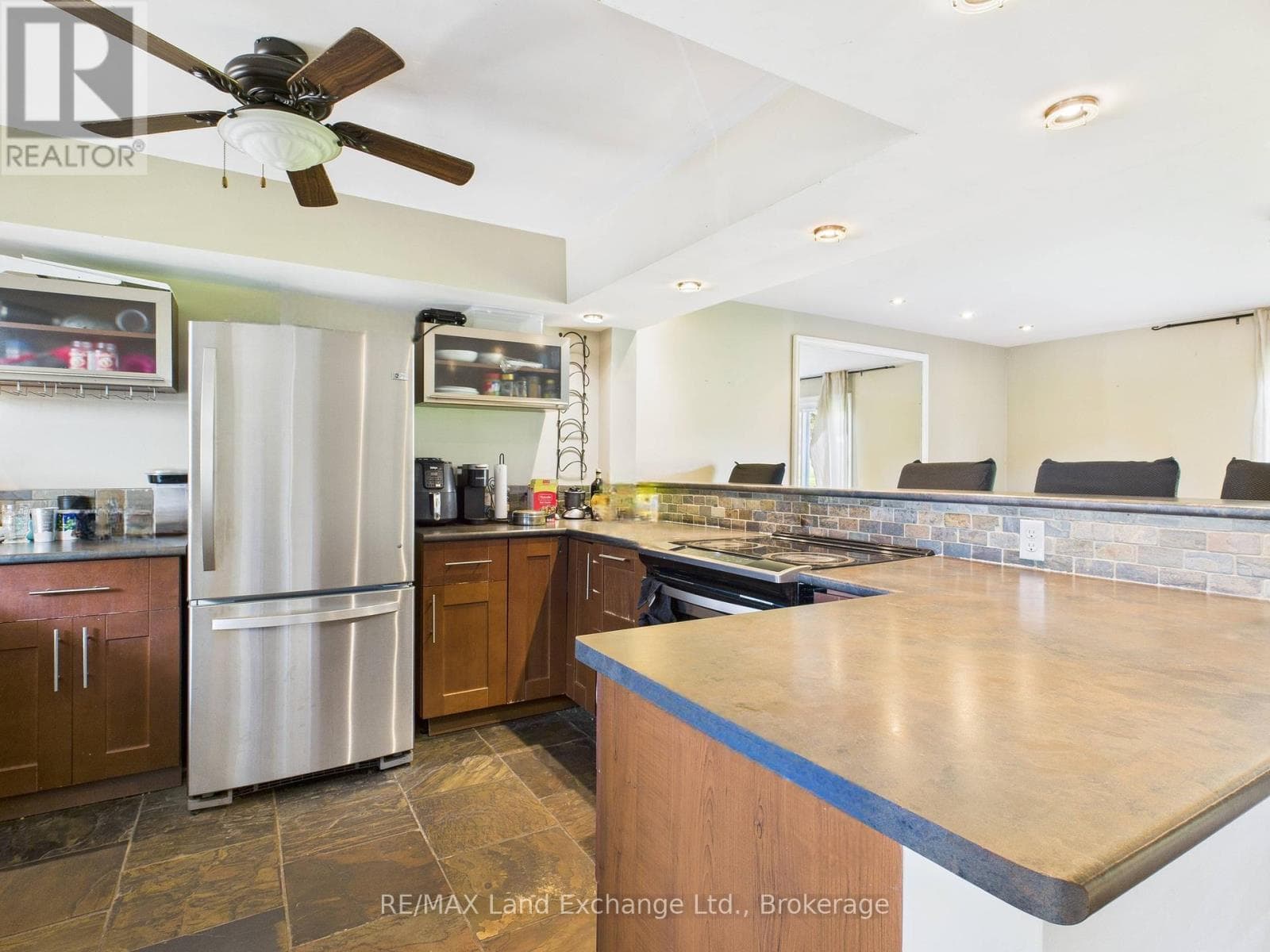 27 - 850 WALSH STREET, OnePoint — photo 2