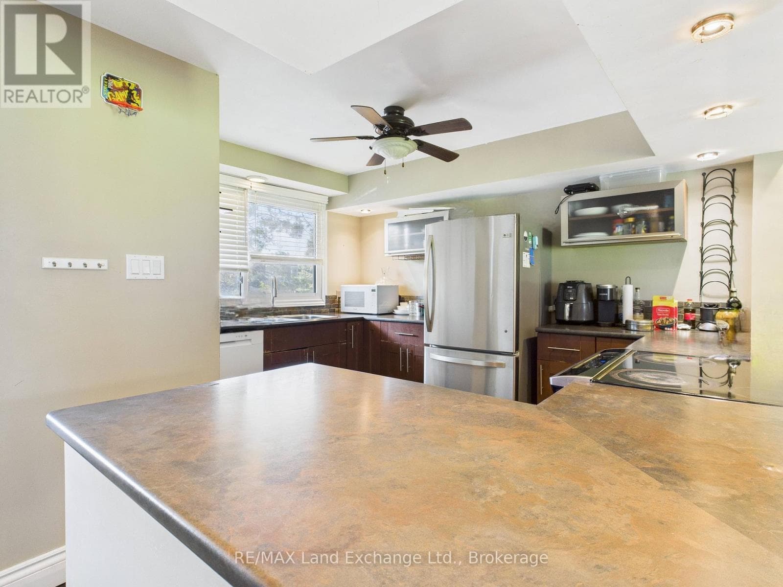 27 - 850 WALSH STREET, OnePoint — photo 3